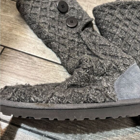 UGG Cardy Boot - Picture 9 of 9